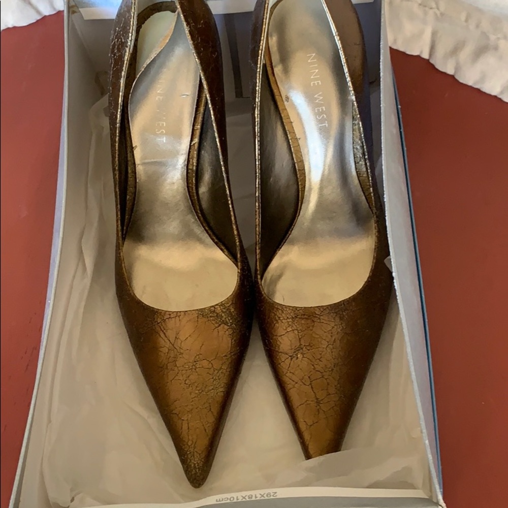 Nine West Pump Size 7 worm a couple of times